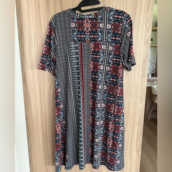 BCBGeneration Dress L arge Short Sleeve Soft Stretchy Patterned Colorful - Picture 4 of 6